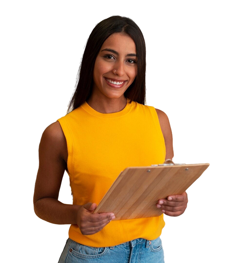 Asesora sonriendo con clipboard